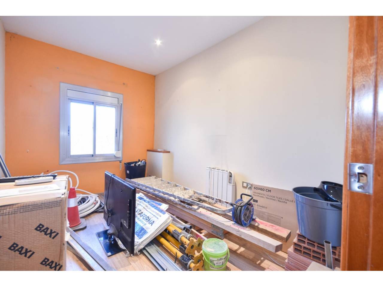 chalet-adosado en barcelona-capital · la-font-d'en-fargues 285000.00€