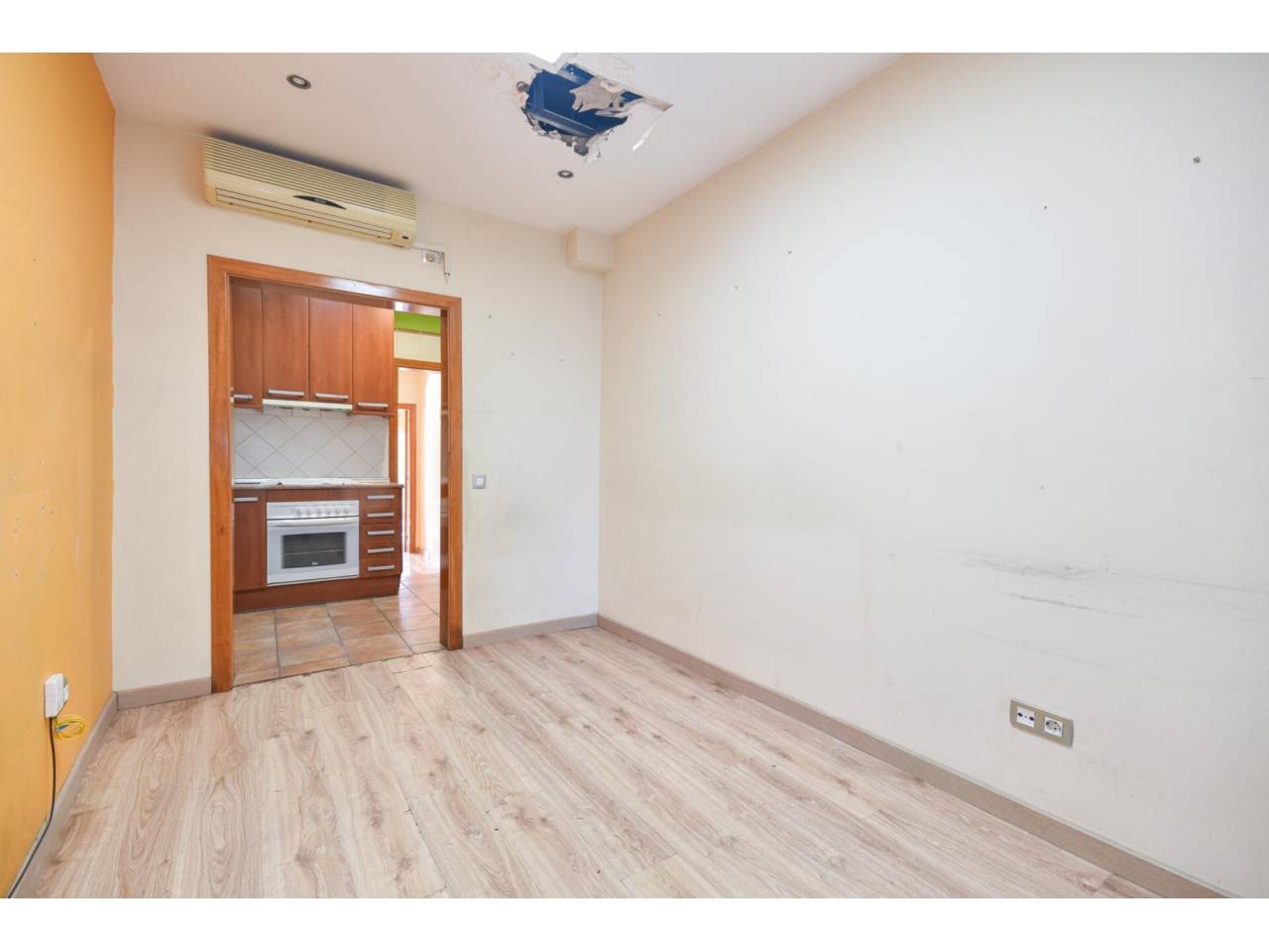 chalet-adosado en barcelona-capital · la-font-d'en-fargues 285000.00€