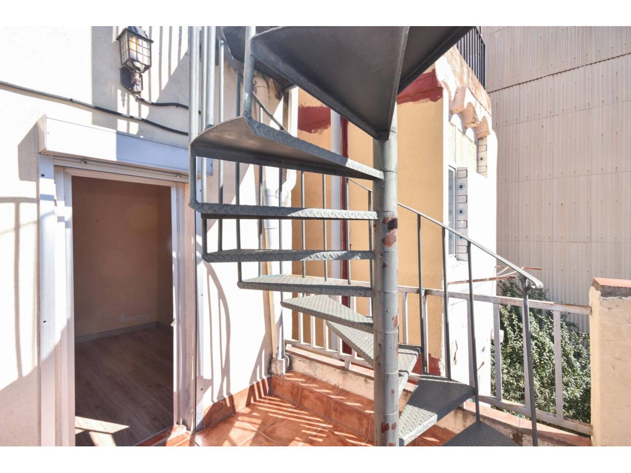 chalet-adosado en barcelona-capital · la-font-d'en-fargues 285000.00€