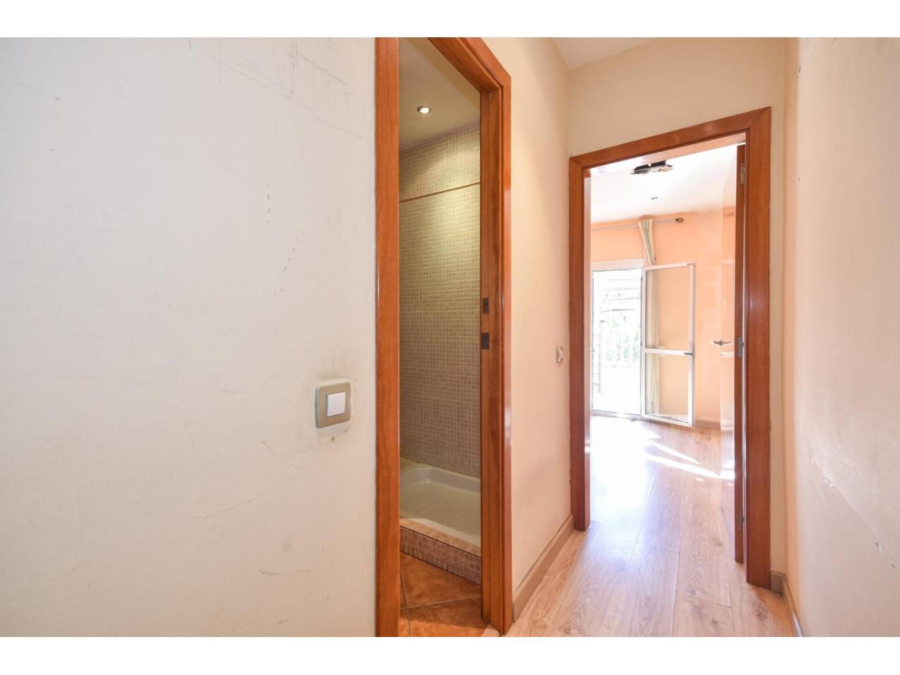 chalet-adosado en barcelona-capital · la-font-d'en-fargues 285000.00€