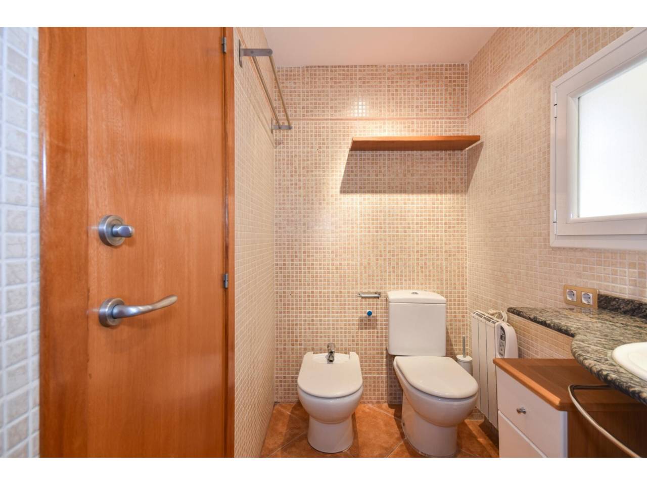 chalet-adosado en barcelona-capital · la-font-d'en-fargues 285000.00€