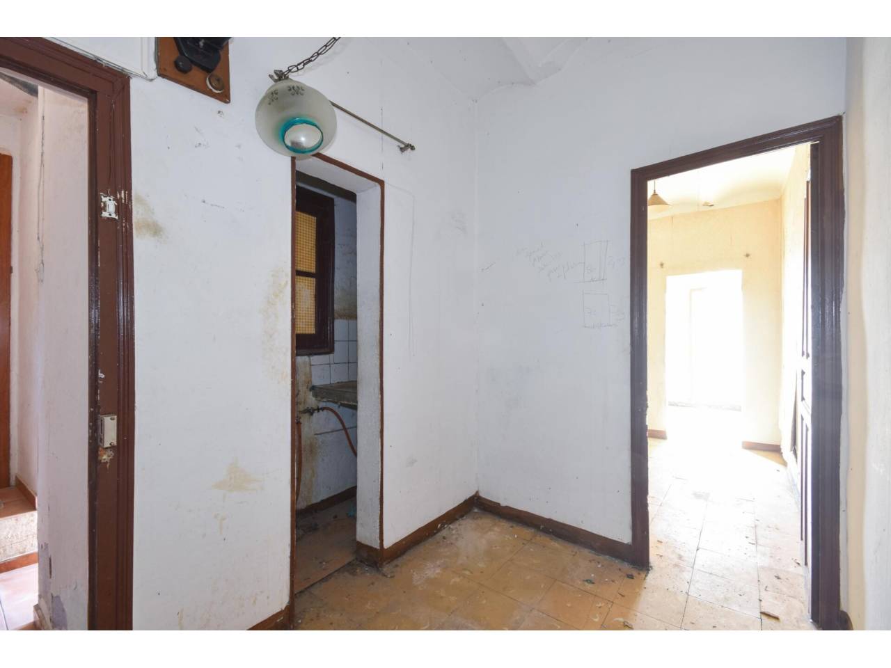 chalet-adosado en barcelona-capital · la-font-d'en-fargues 285000.00€