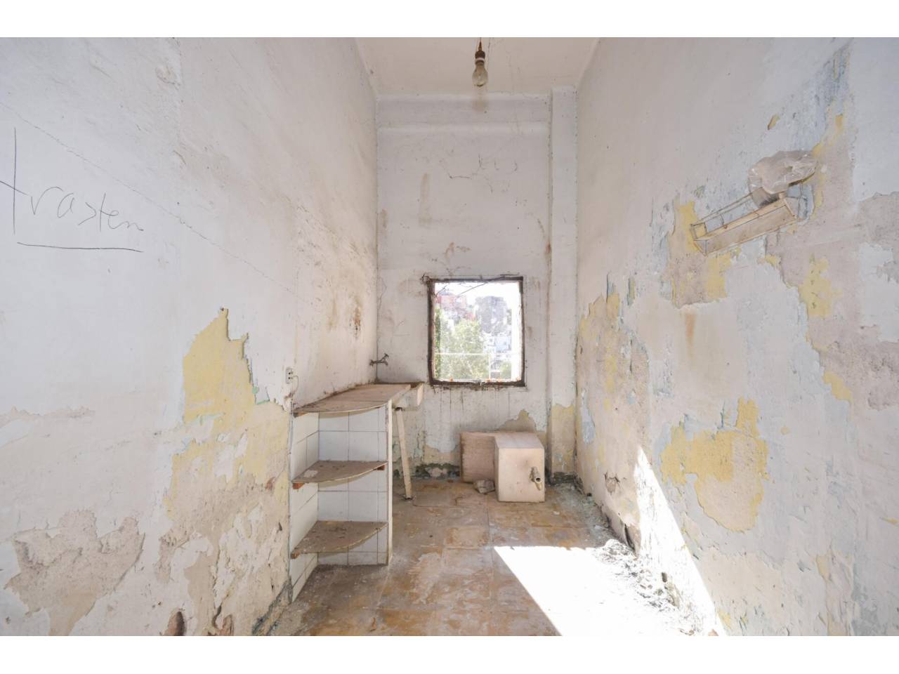 chalet-adosado en barcelona-capital · la-font-d'en-fargues 285000.00€