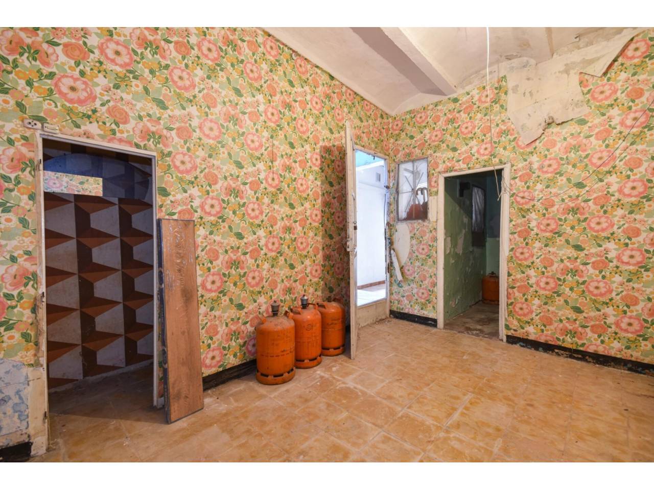 chalet-adosado en barcelona-capital · la-font-d'en-fargues 285000.00€