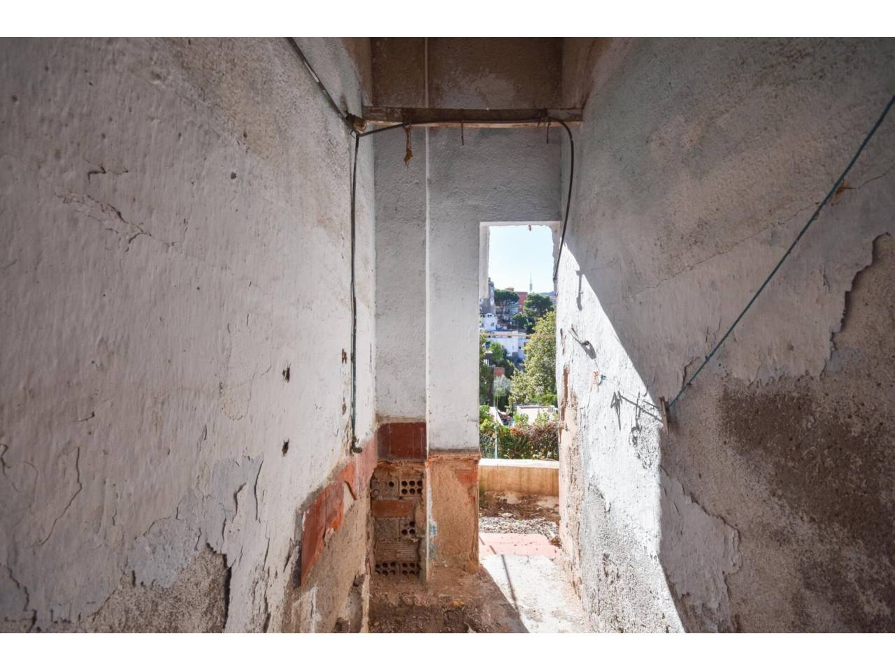 chalet-adosado en barcelona-capital · la-font-d'en-fargues 285000.00€