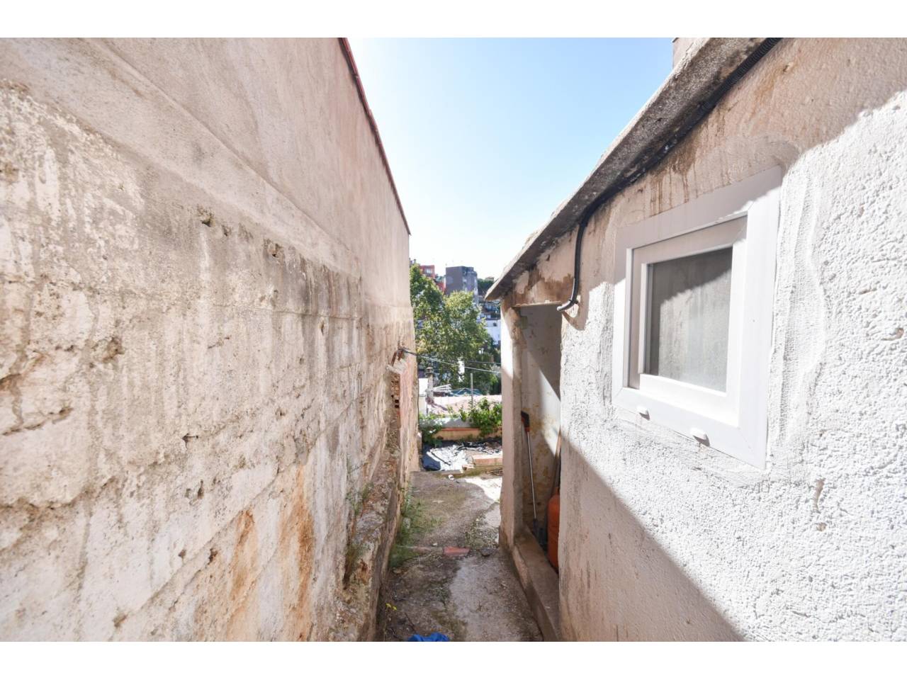 chalet-adosado en barcelona-capital · la-font-d'en-fargues 285000.00€