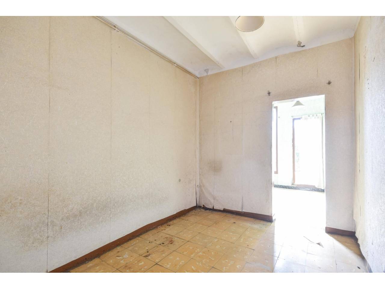 chalet-adosado en barcelona-capital · la-font-d'en-fargues 285000.00€