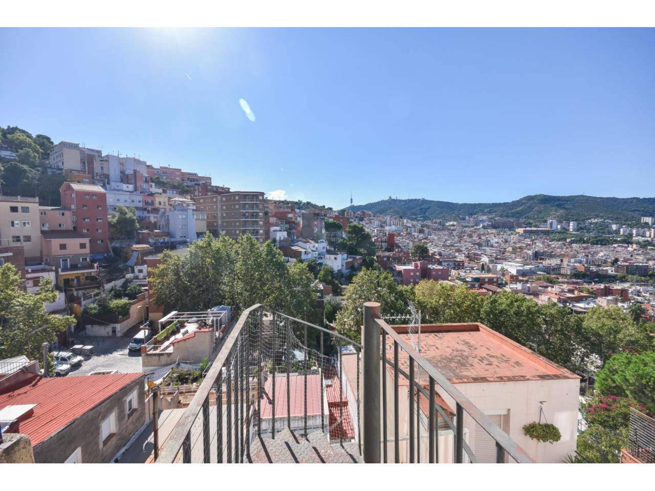 chalet-adosado en barcelona-capital · la-font-d'en-fargues 285000.00€