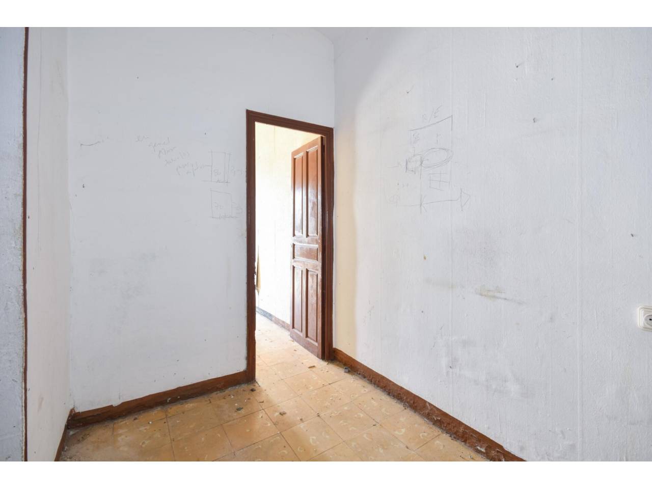 chalet-adosado en barcelona-capital · la-font-d'en-fargues 285000.00€