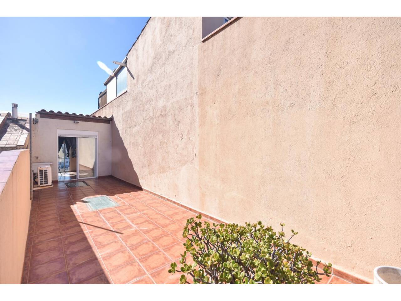 chalet-adosado en barcelona-capital · la-font-d'en-fargues 285000.00€