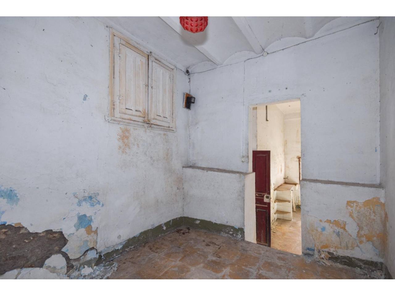 chalet-adosado en barcelona-capital · la-font-d'en-fargues 285000.00€