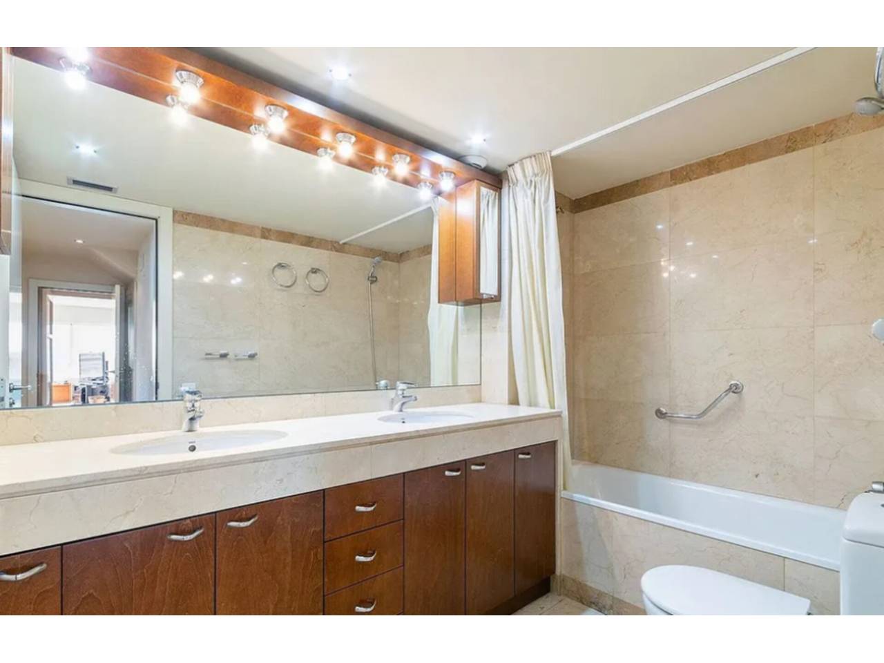 pisos en barcelona-capital · diagonal-mar-el-front-maritim-del-poblenou 1795000.00€