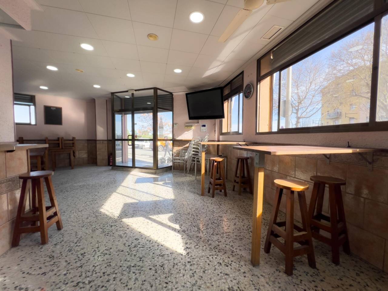 locales-comerciales en mataro · el-palau 259000.00€