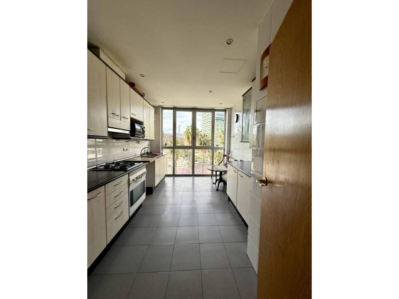 pisos en barcelona-capital · la-marina-del-port-parc-de-montjuic 480000.00€