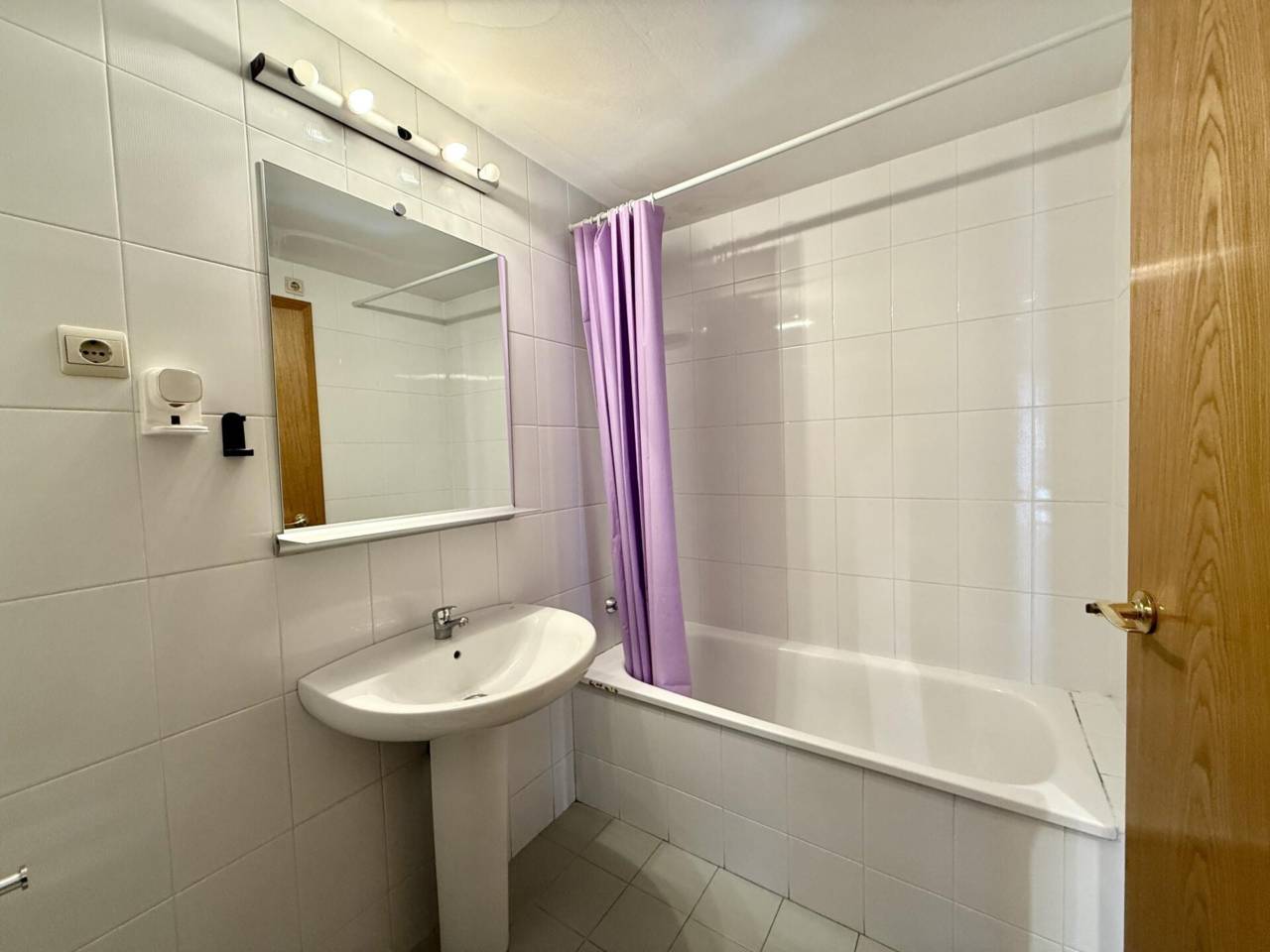 pisos en barcelona-capital · la-marina-del-port-parc-de-montjuic 480000.00€