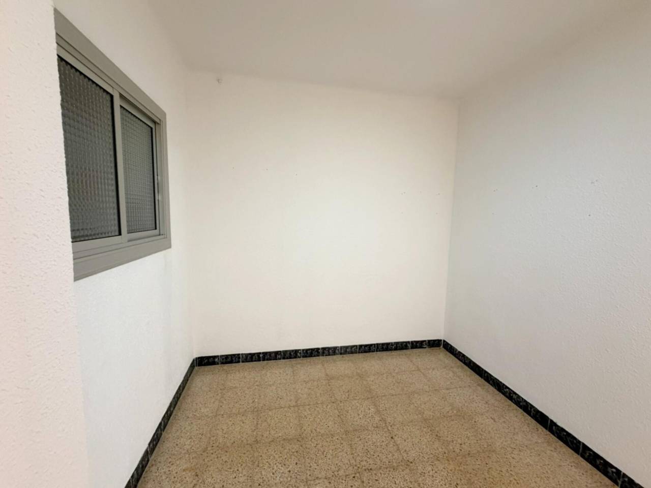 pisos en l'hospitalet-de-llobregat · santa-eulalia 366940.00€