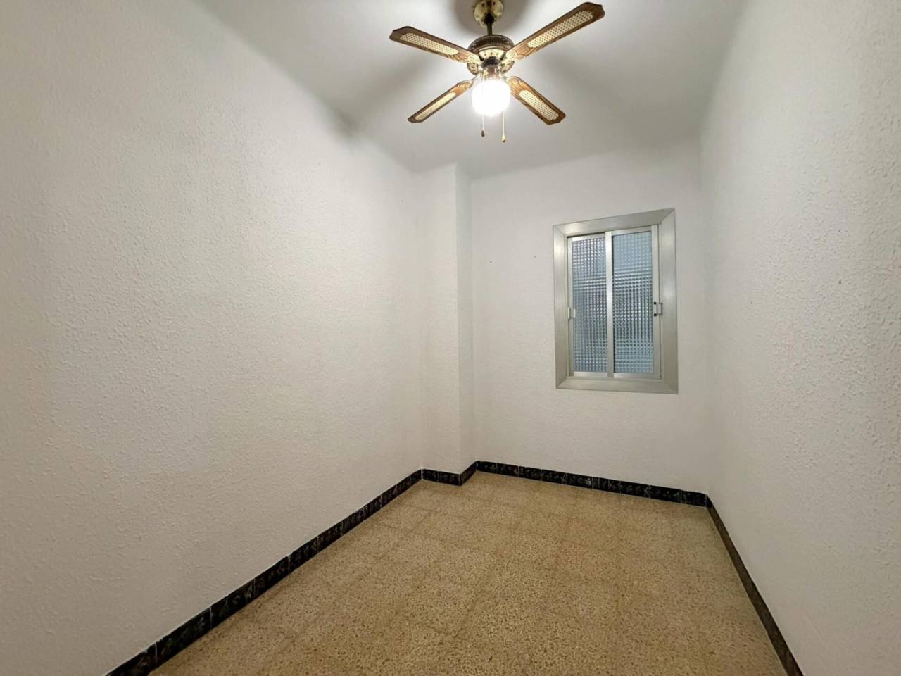 pisos en l'hospitalet-de-llobregat · santa-eulalia 366940.00€