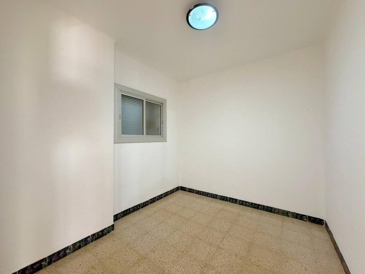 pisos en l'hospitalet-de-llobregat · santa-eulalia 366940.00€
