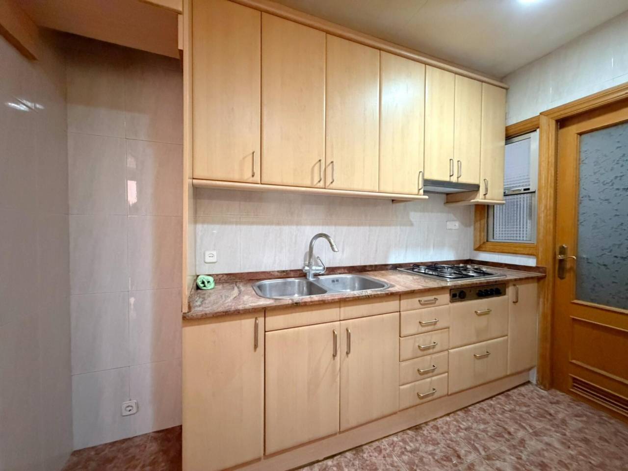 pisos en l'hospitalet-de-llobregat · santa-eulalia 366940.00€