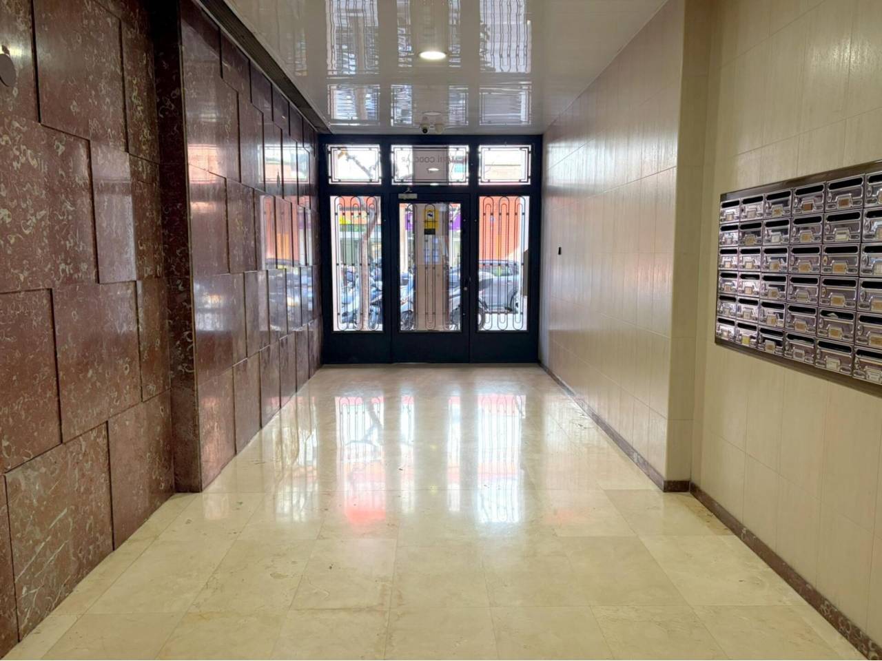 pisos en l'hospitalet-de-llobregat · santa-eulalia 366940.00€