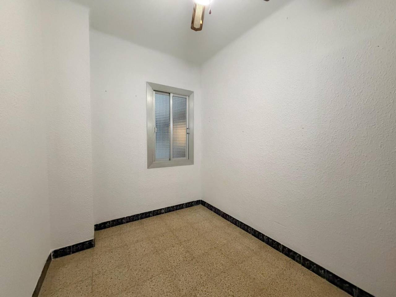 pisos en l'hospitalet-de-llobregat · santa-eulalia 366940.00€