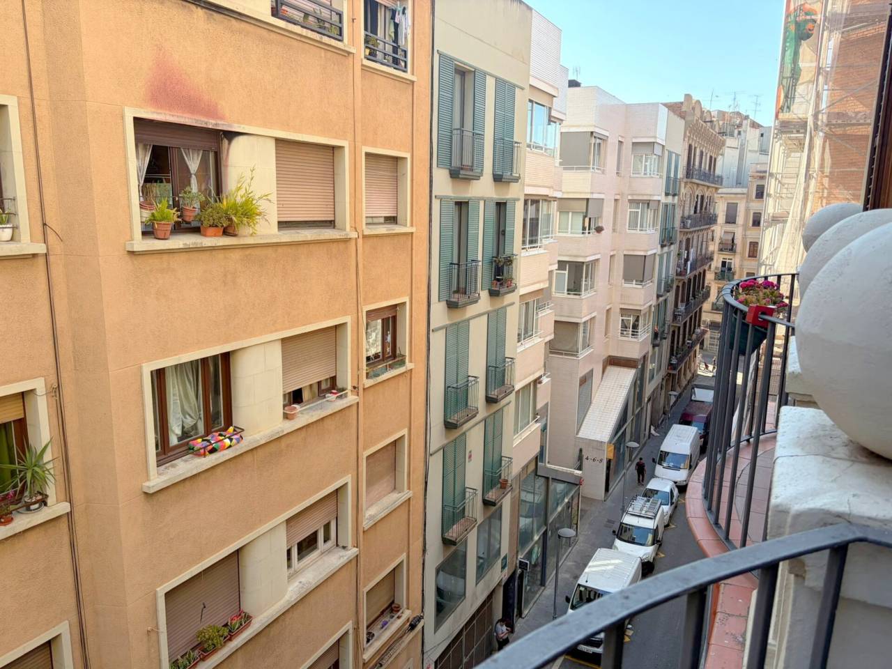 pisos en barcelona-capital · el-raval 368000.00€