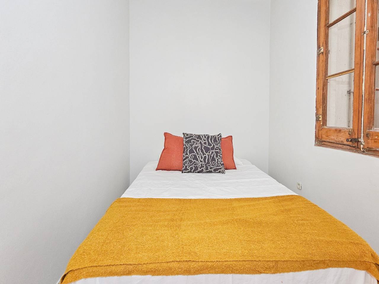 pisos en barcelona-capital · el-raval 295000.00€