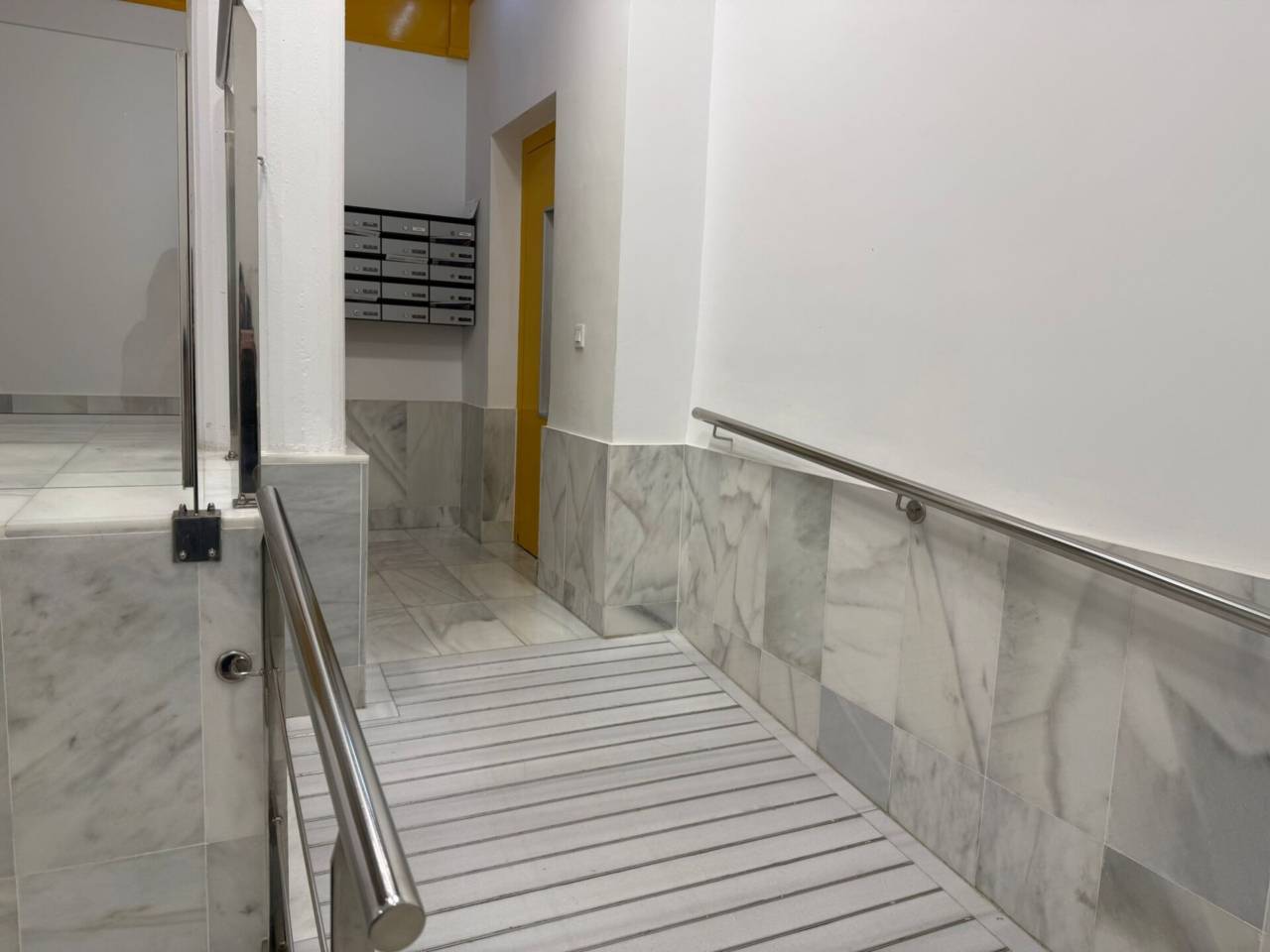 pisos en cornella-de-llobregat · el-pedro 380000.00€