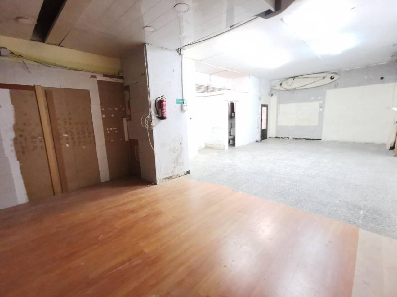 locales-comerciales en sant-joan-despi · sant-joan-despi 135000.00€