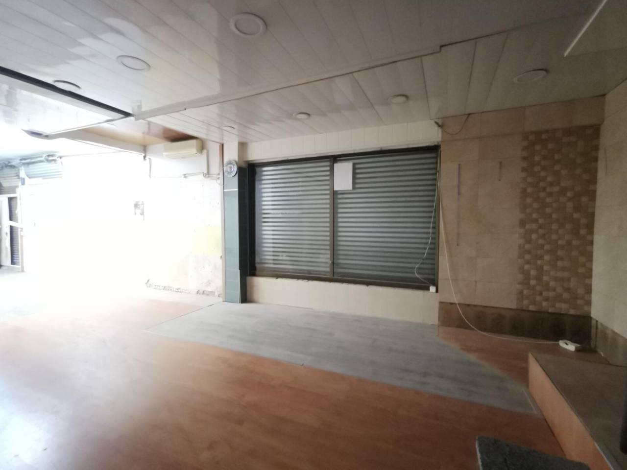 locales-comerciales en sant-joan-despi · sant-joan-despi 135000.00€