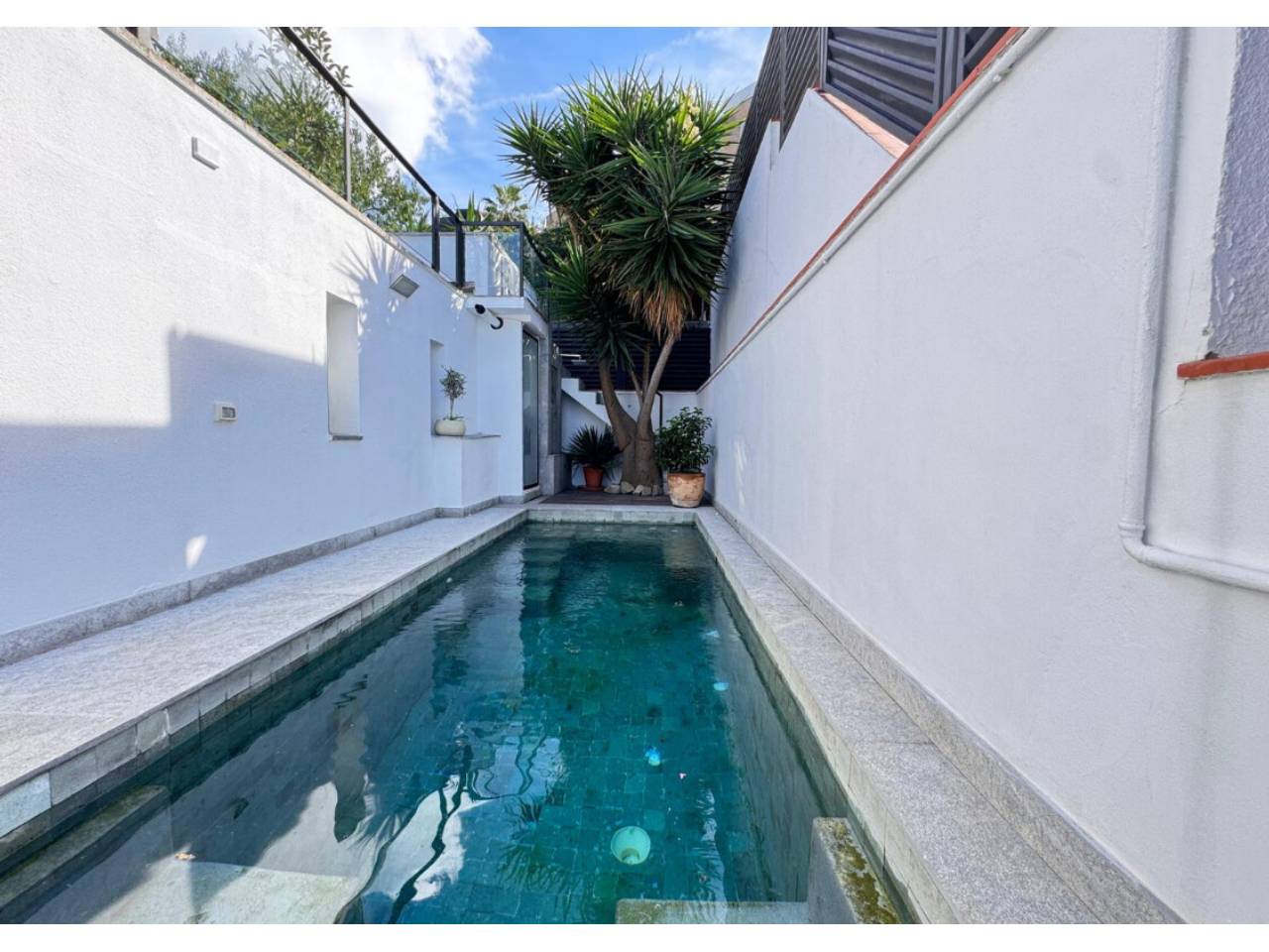 locales-comerciales en sant-just-desvern · sant-just-desvern 690000.00€