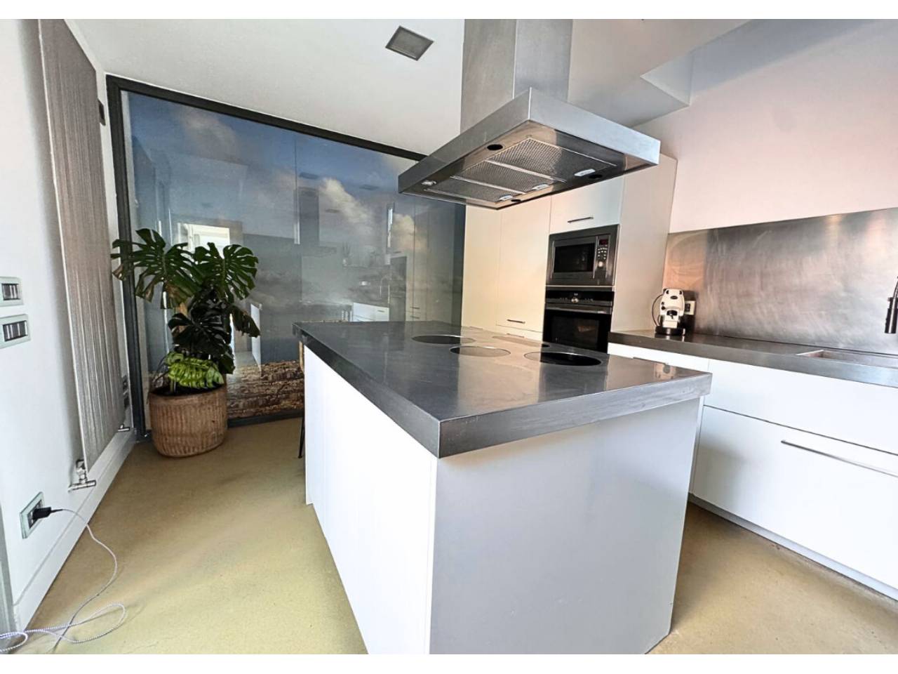 locales-comerciales en sant-just-desvern · sant-just-desvern 690000.00€