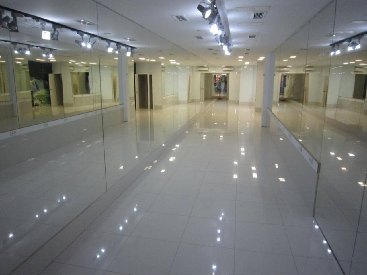 locales-comerciales en barcelona-capital · la-vila-de-gracia €