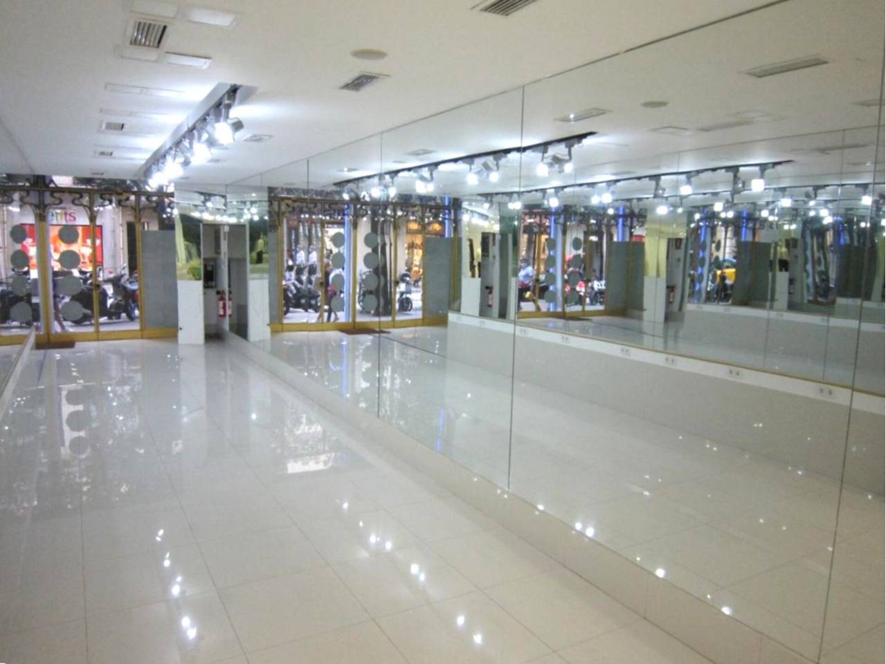 locales-comerciales en barcelona-capital · la-vila-de-gracia €