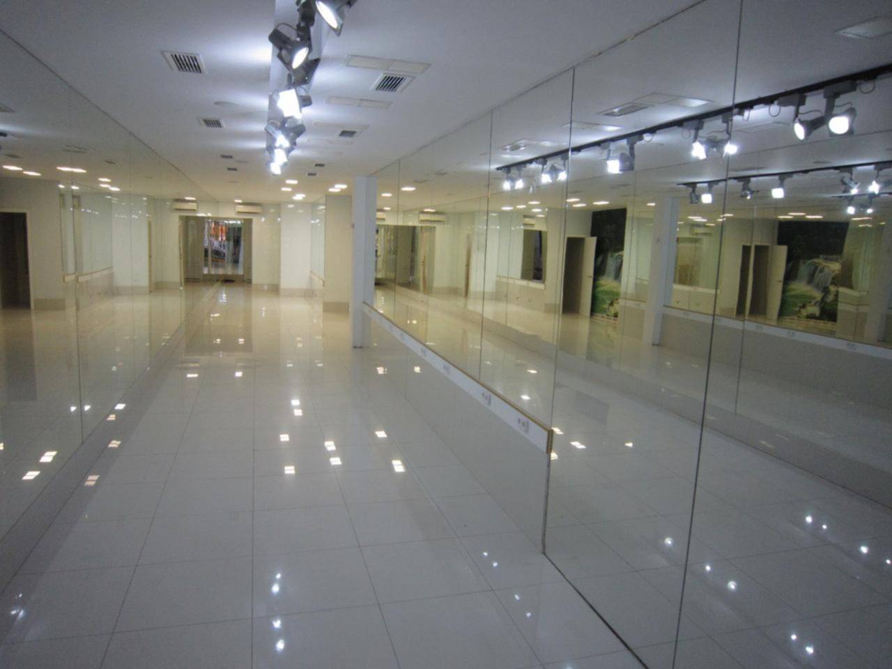 locales-comerciales en barcelona-capital · la-vila-de-gracia €