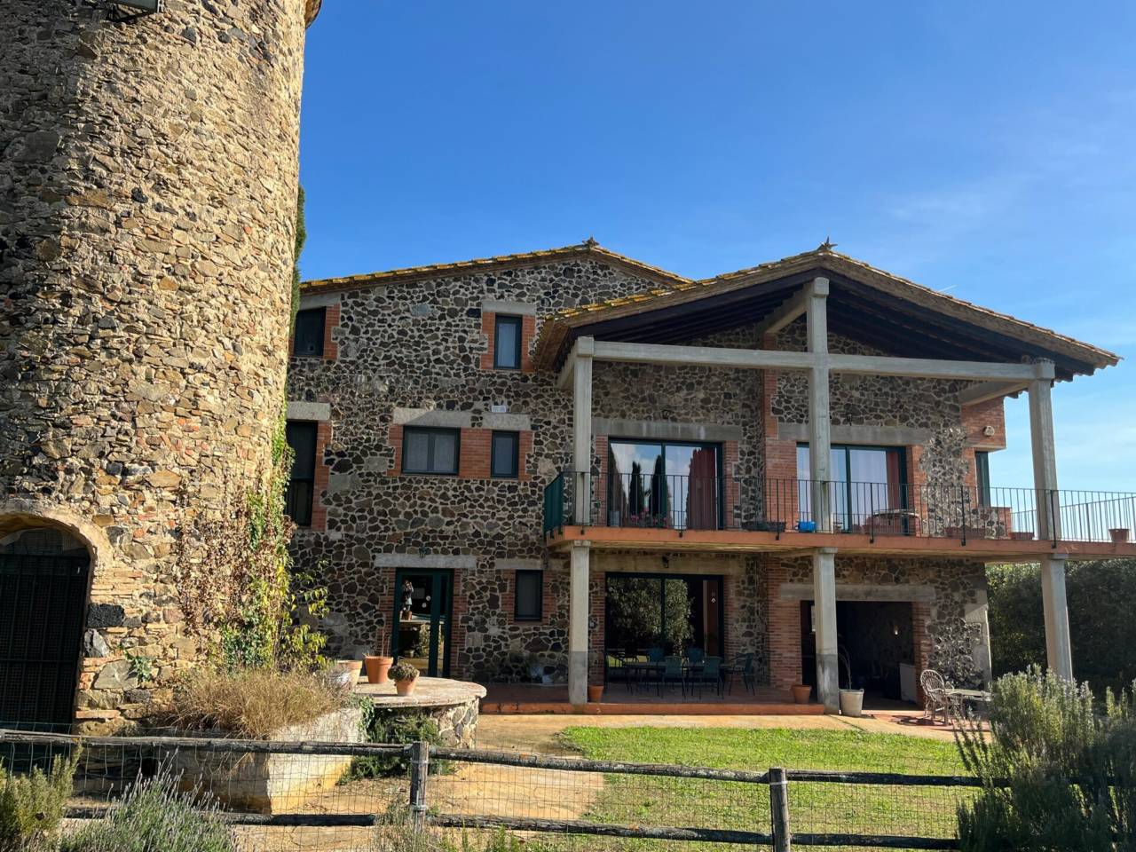 Masia en venta en Estanyol - AIGUAVIVA 