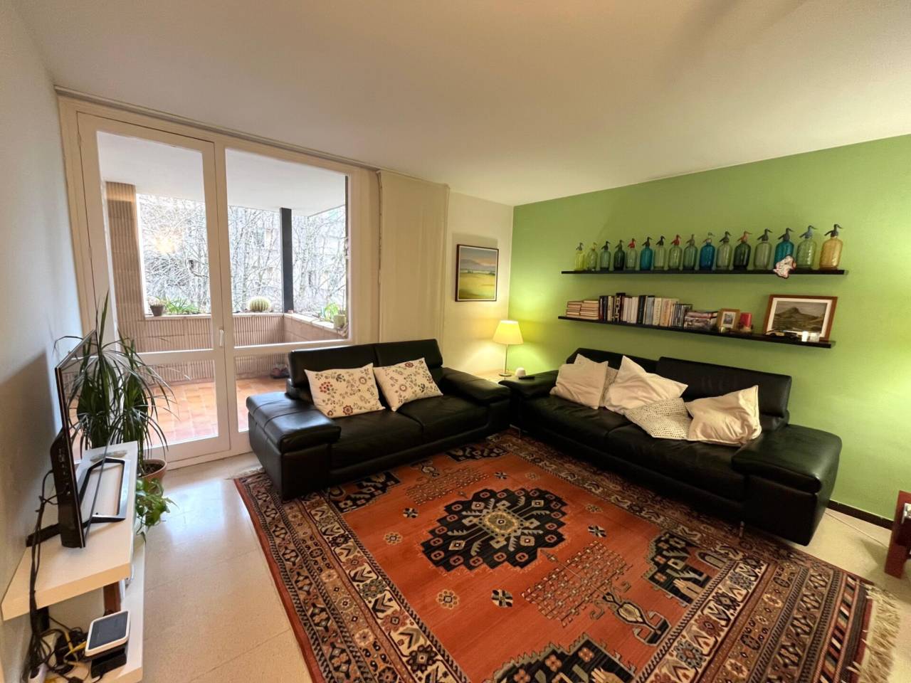 Impecable piso en Palau.  Planta alta, orientado a sur oeste,estancias amplias ,  terraza y plaza de  parking incluida.