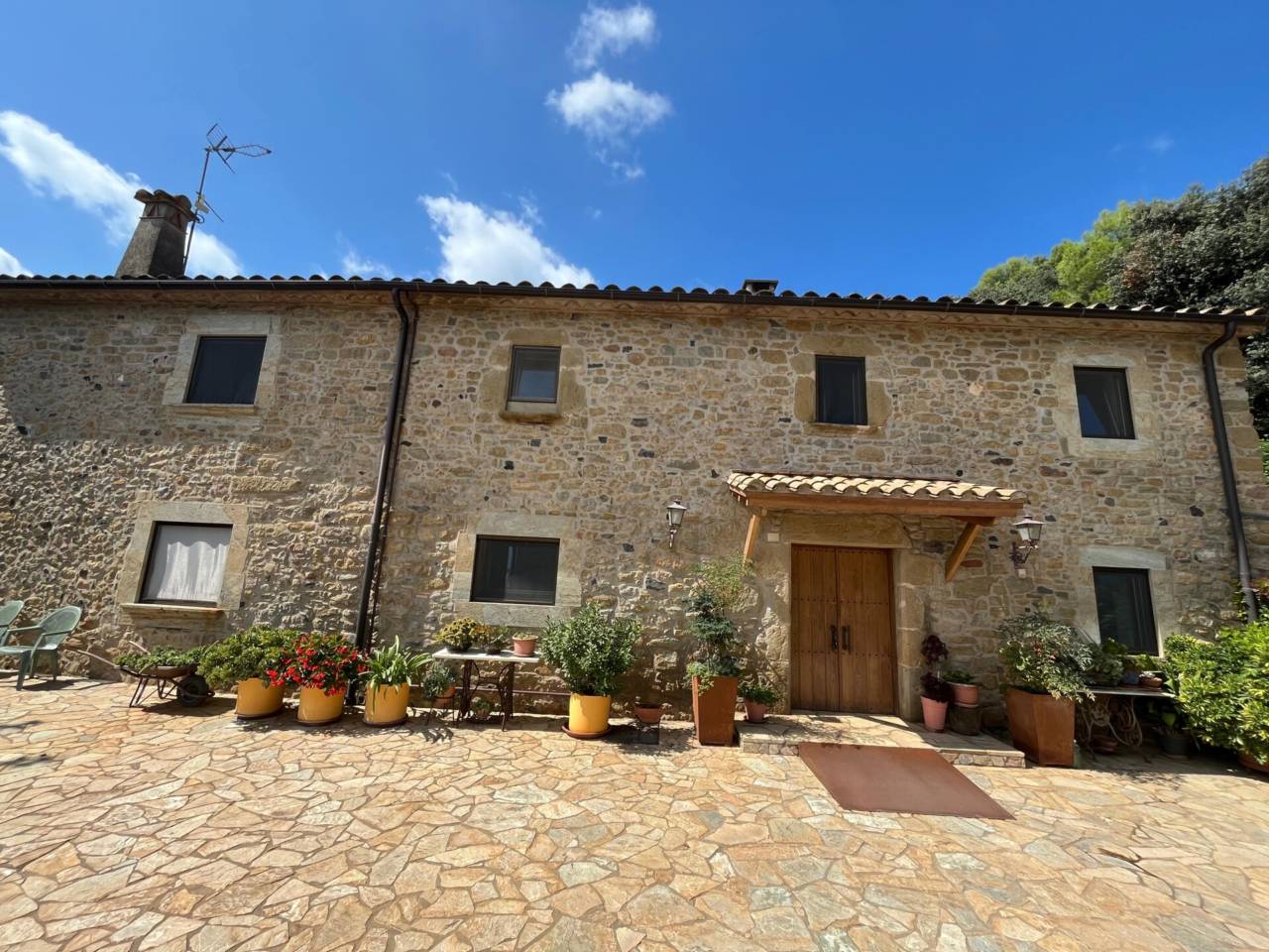  Impresionante Masía de Piedra Restaurada 