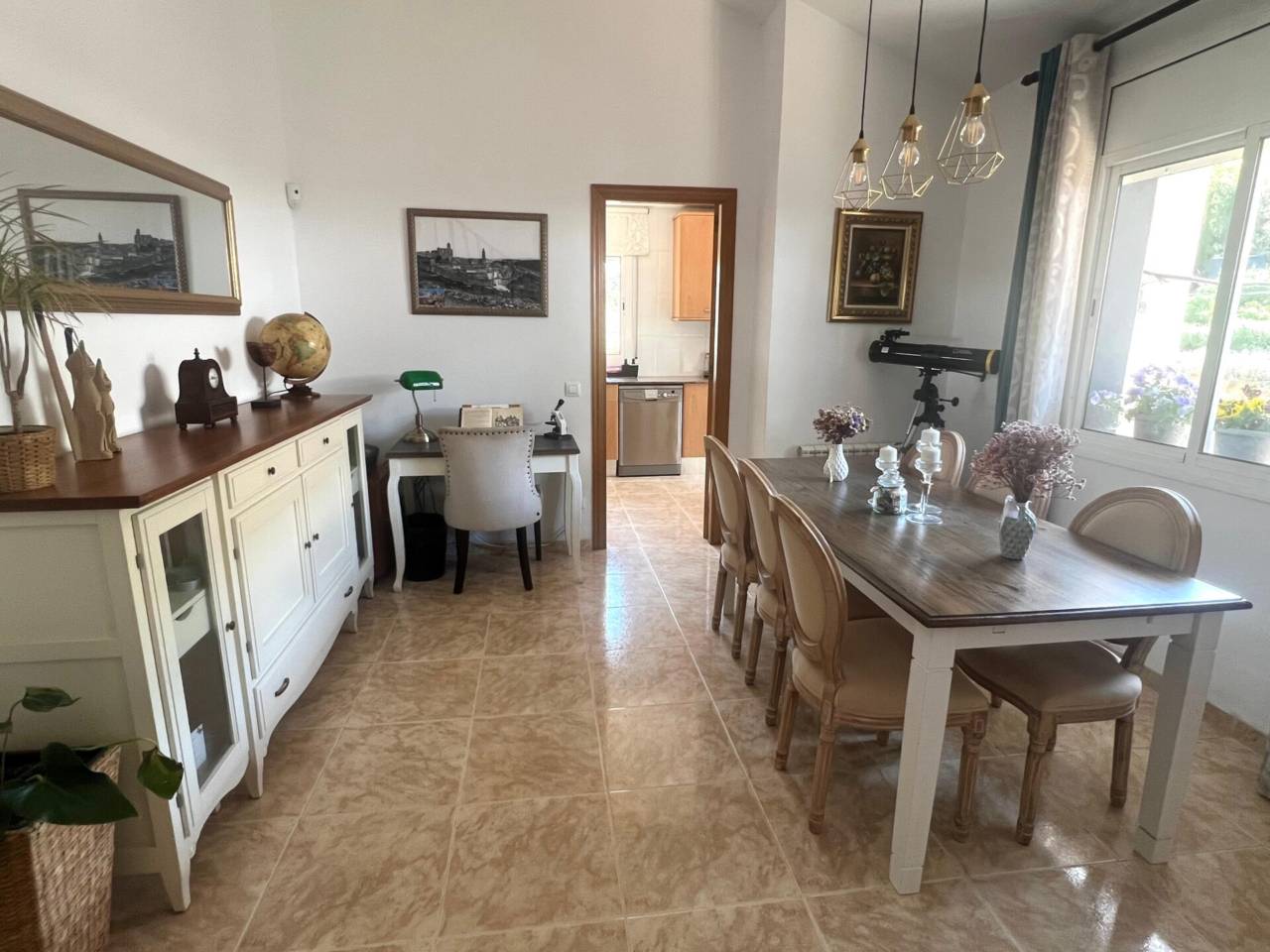 Casa amb encant, jardí i espais únics a Vilobí