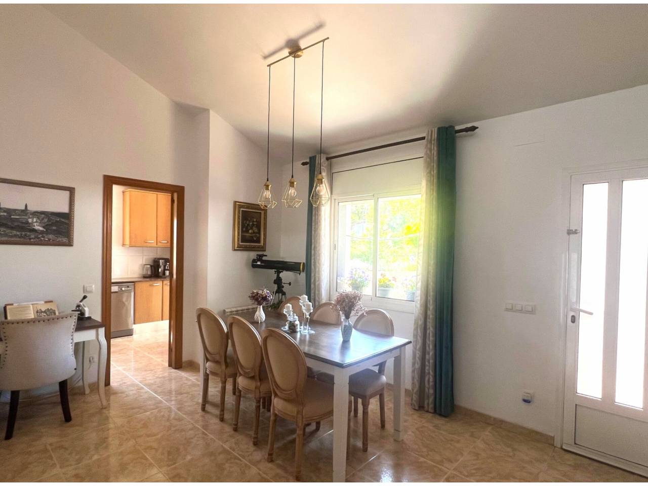 Casa amb encant, jardí i espais únics a Vilobí