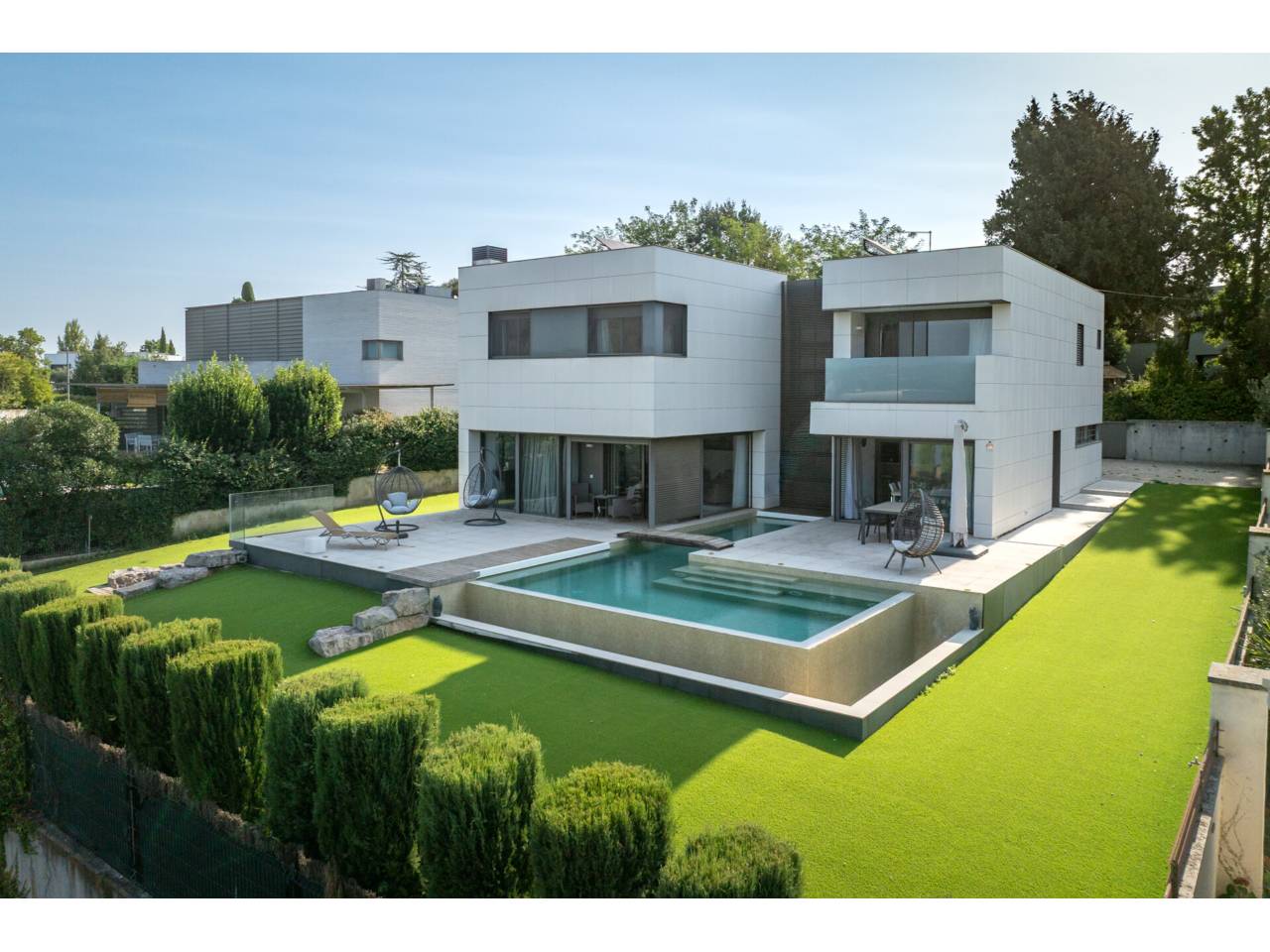 Vil·la contemporània amb piscina a Fornells Park (Girona)