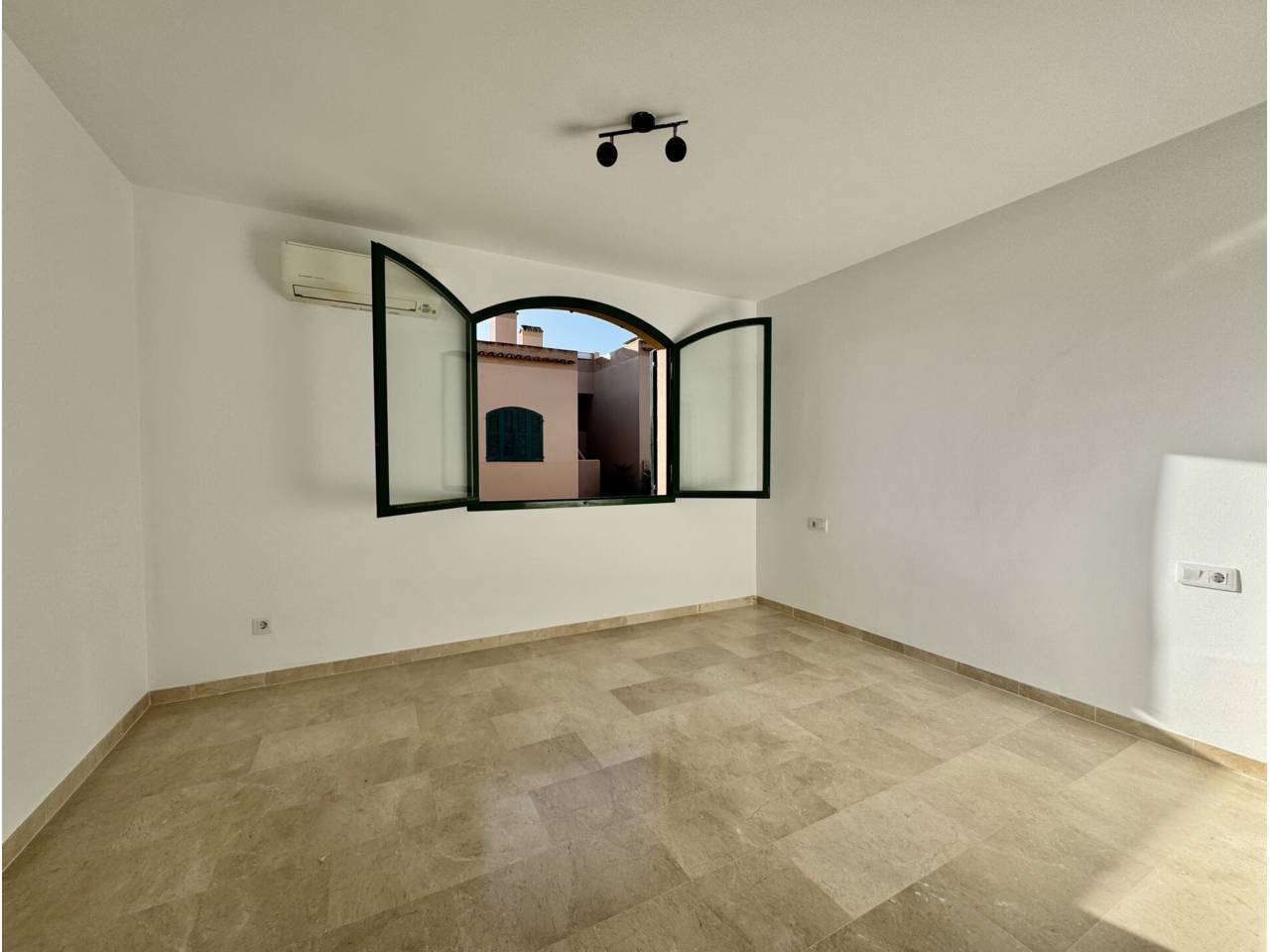 chalet-adosado en andratx · el-camp-de-mar 2200.00€