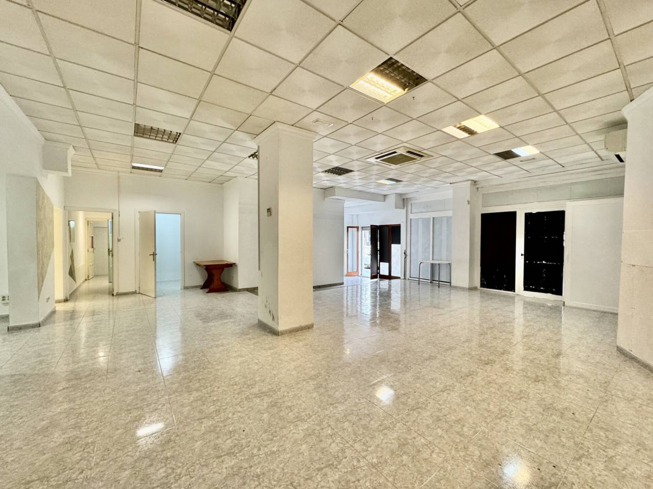 locales-comerciales en palma-de-mallorca · passeig-maritim 1500.00€