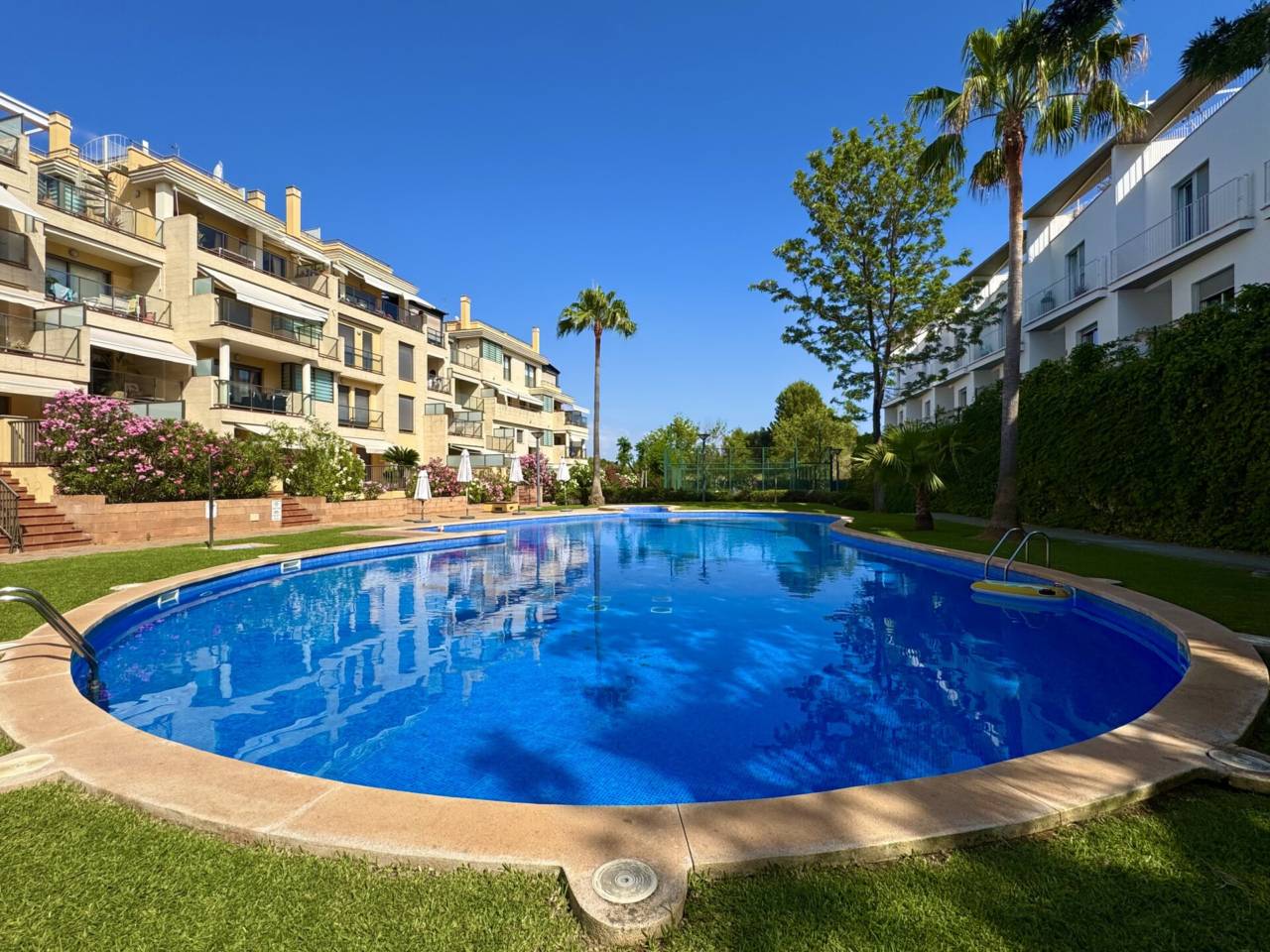 pisos en palma-de-mallorca · son-rapinya-los-almendros 2150.00€