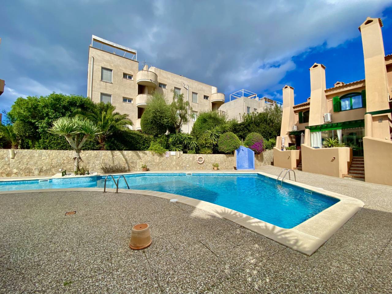 chalet-adosado en andratx · el-camp-de-mar 2095.00€