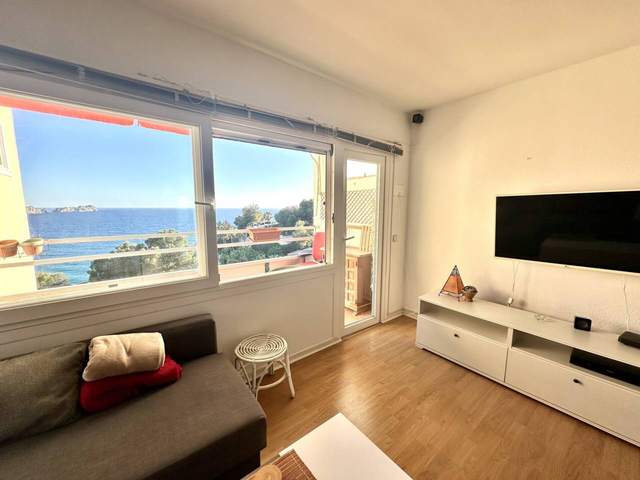 pisos en calvia · costa-de-la-calma 1200.00€