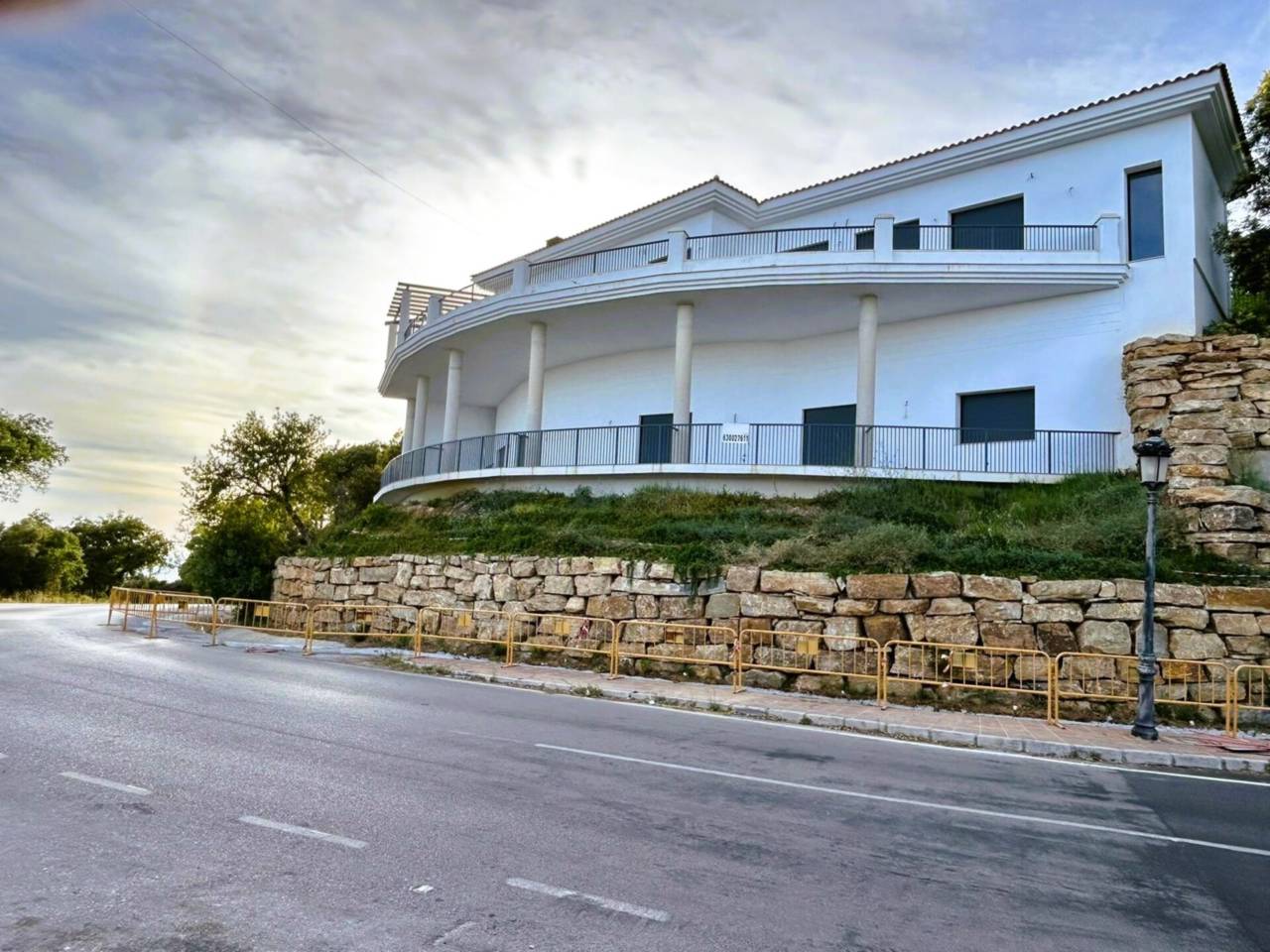 locales-comerciales en ojen · ojen 6500.00€