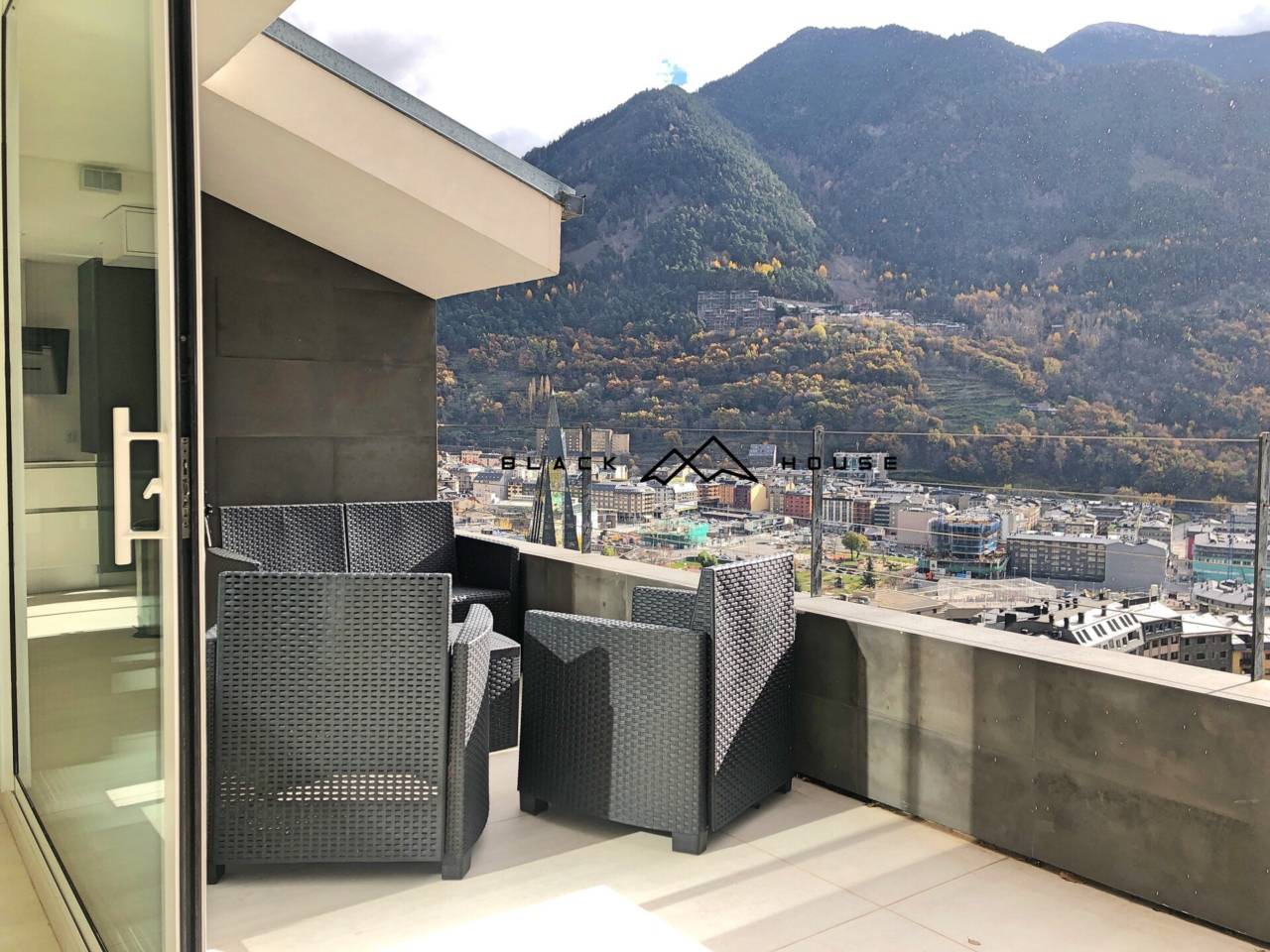Increible pis per a vendre a Escaldes amb preciosa terrassa amb vistes