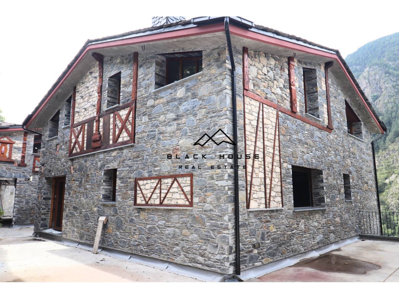 Rustic style house for sale in Canillo.