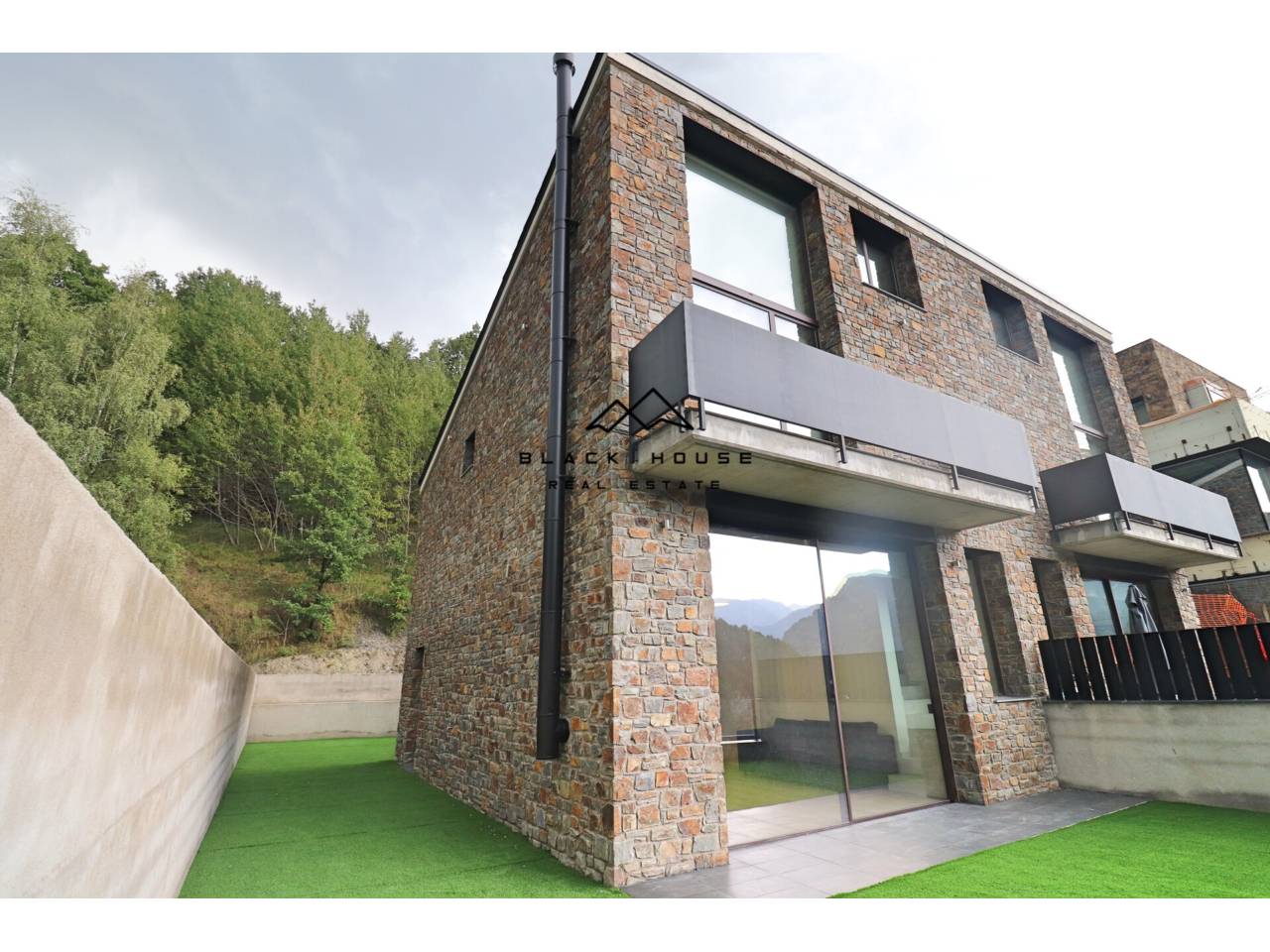 Magnificent semi-detached house for rent in Sispony.